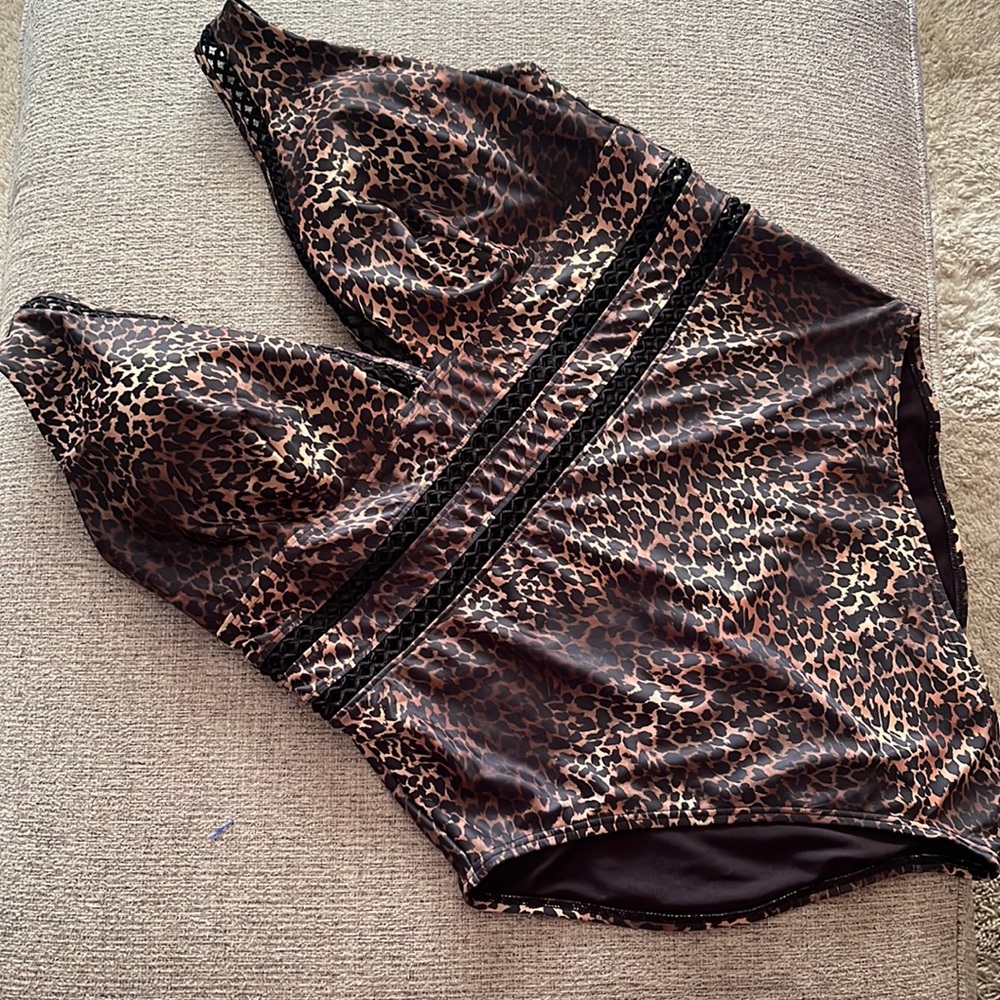 One piece swim suit